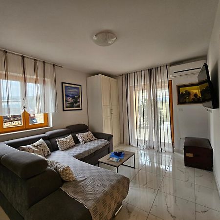 Lovro #1 & #2 Apartments 크레스 외부 사진